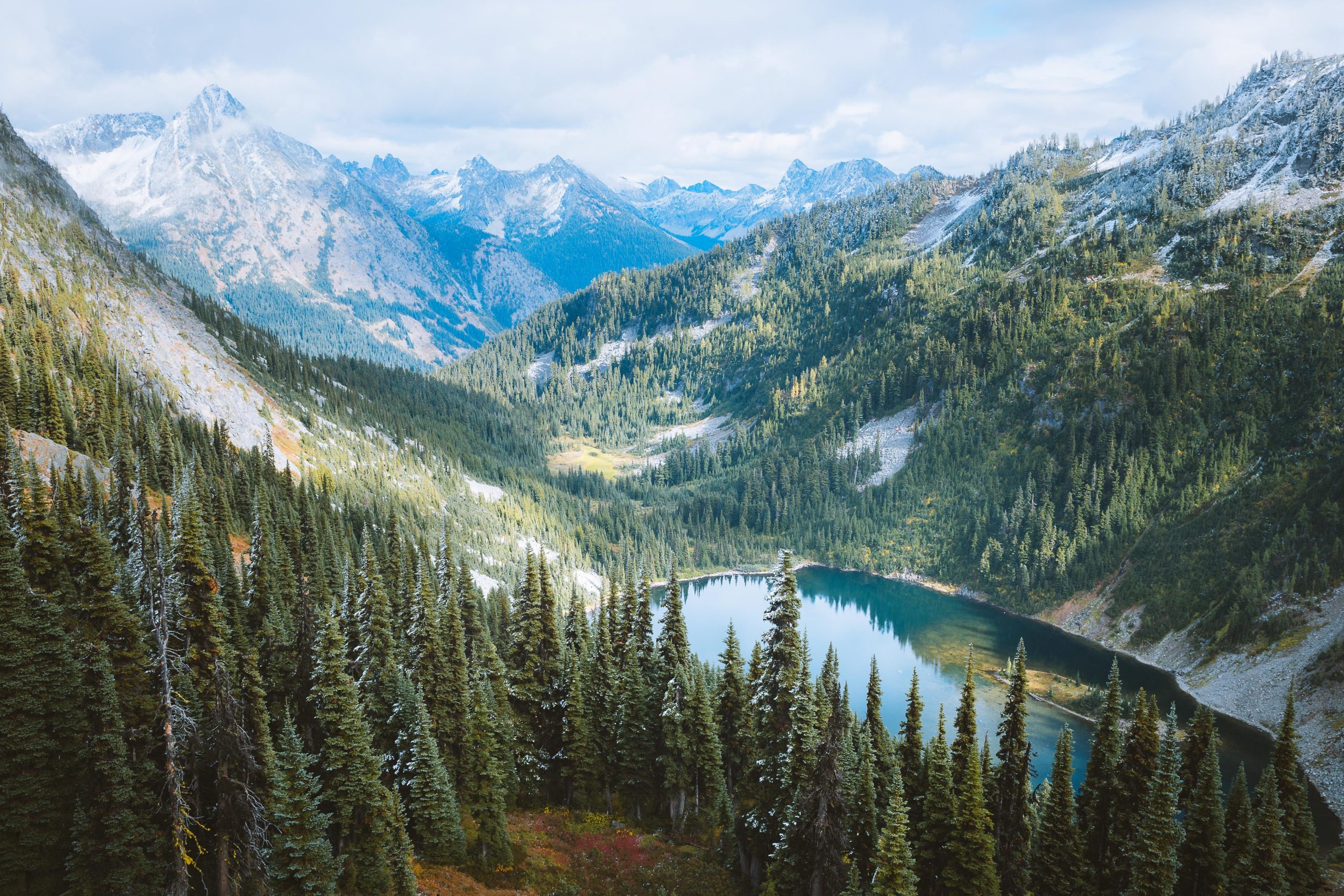 October in the Cascade Mountains. Washington State [OC] [4000 x 2667