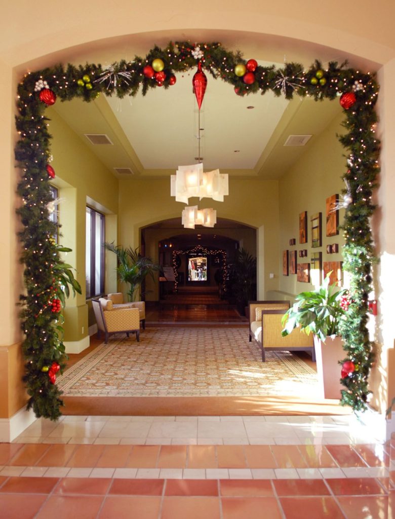 30+ Christmas Decorating Ideas For Hallway