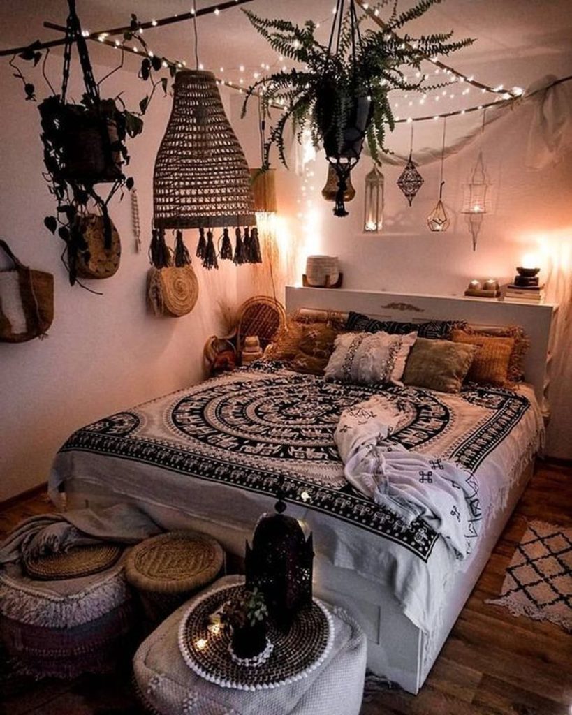 20+ Impressive Chandeliers Decoration Ideas For Your Bedroom | Bohemian