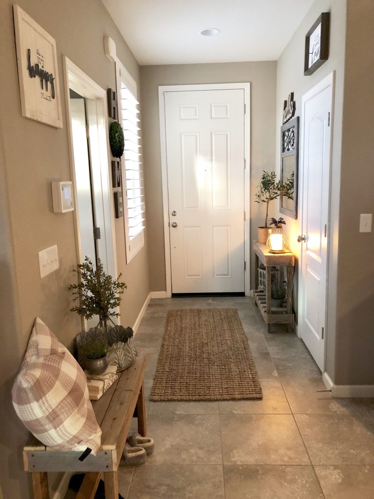 20+ Small Hallway Entrance Ideas