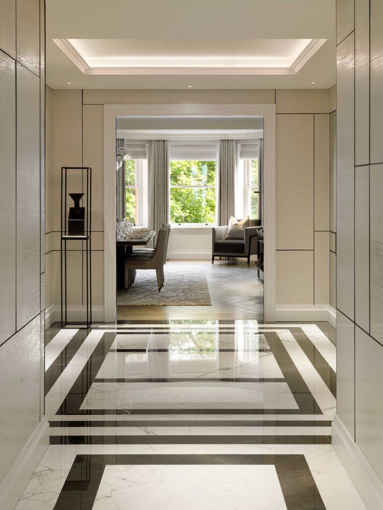 A substantial five-bedroom lateral apartment | Marble flooring design