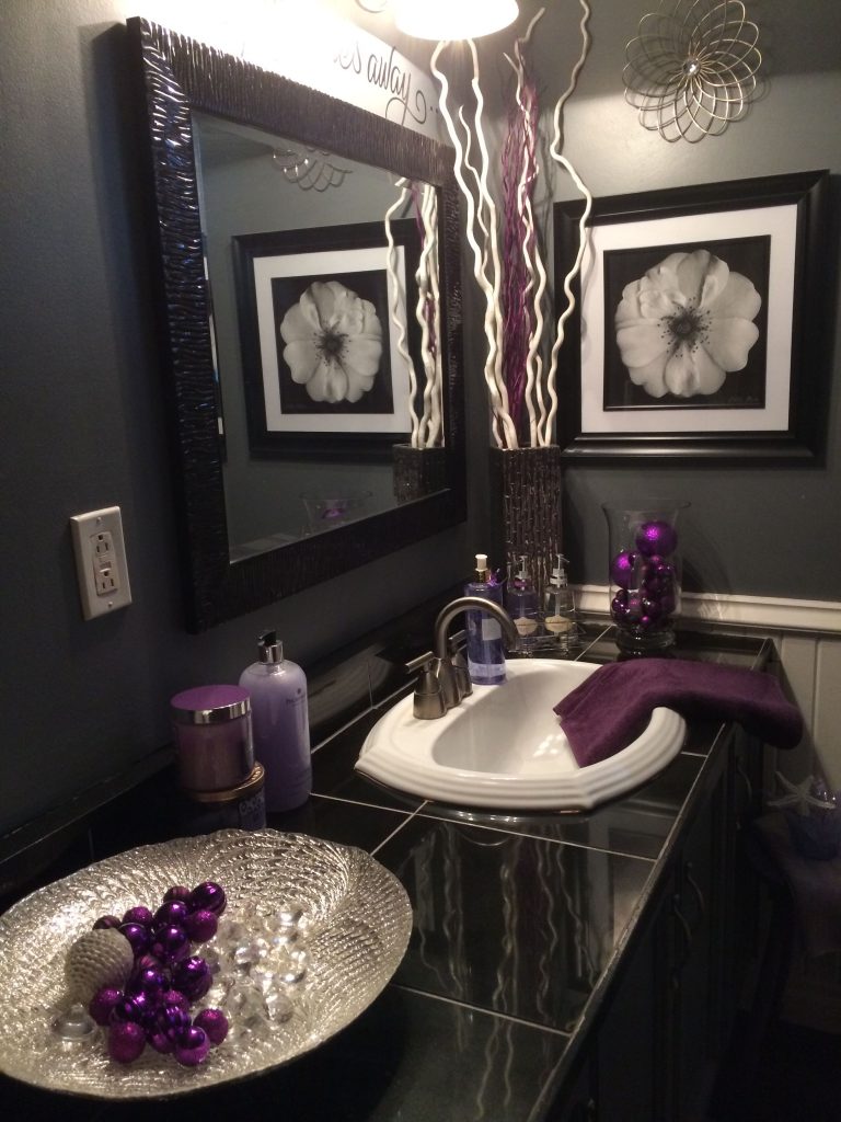 Black and grey bathroom with lavender accents | Purple bathroom decor