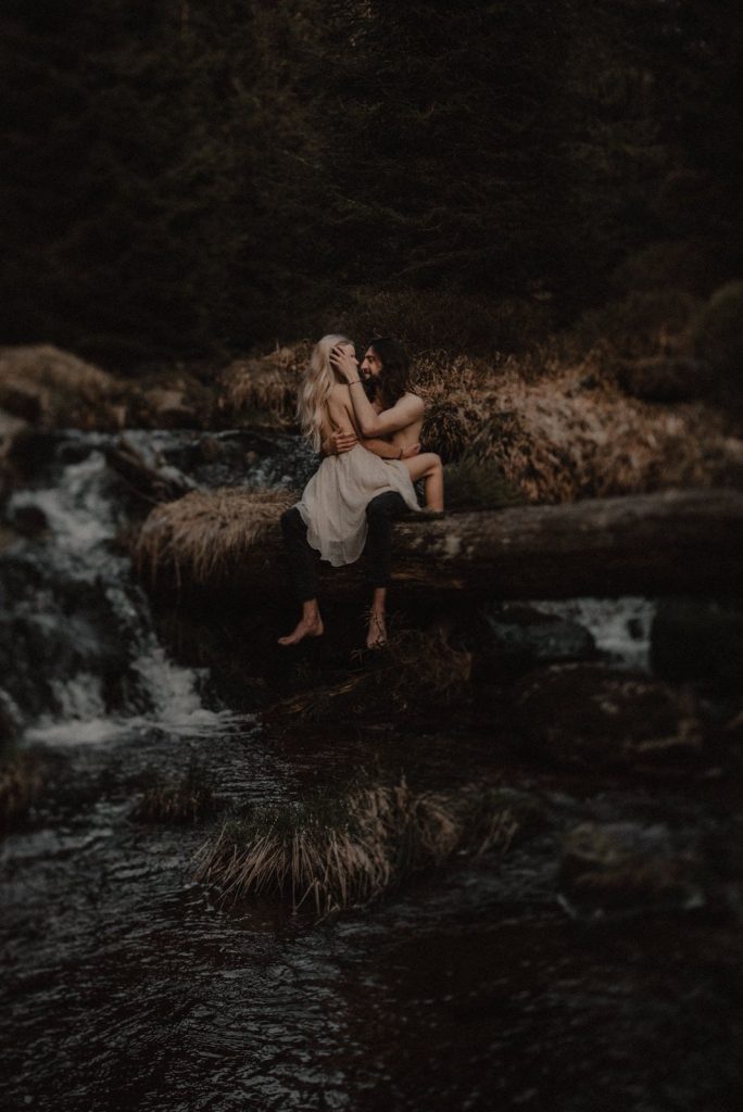 Intimate couple photography nature photoshoot posing inspiration by