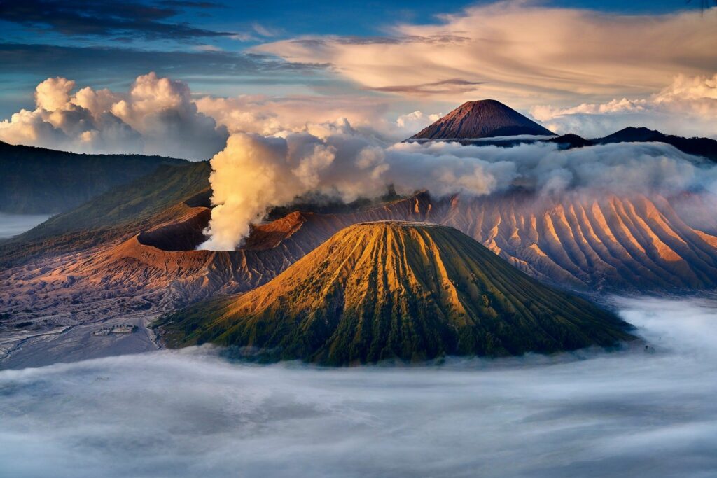 Бромо (Mount Bromo)— действующий вулкан в Индонезии Photo by Kyaw Win