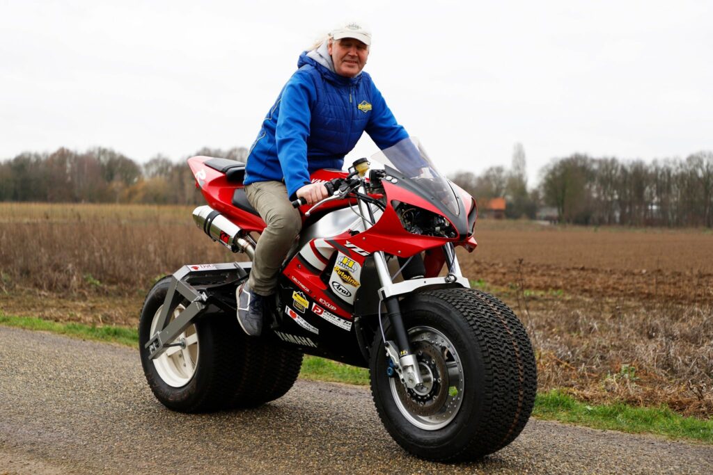 Yamaha R1 goes to the North Pole. Winter adventure ride preparations