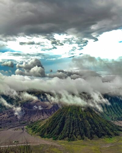 The whisper of the sea of sand of Mount Bromo. - Java Private Tour