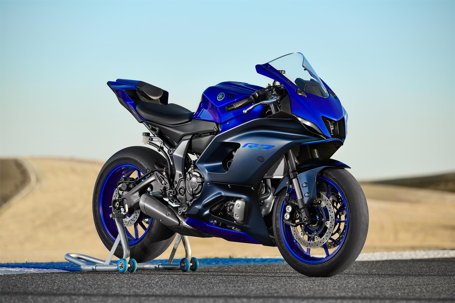 Yamaha Releases the All-New 2022 YZF-R7 - webBikeWorld